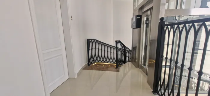 Apartment for rent with 3 rooms and 4 bathrooms with full private roof and elevator : Image 1