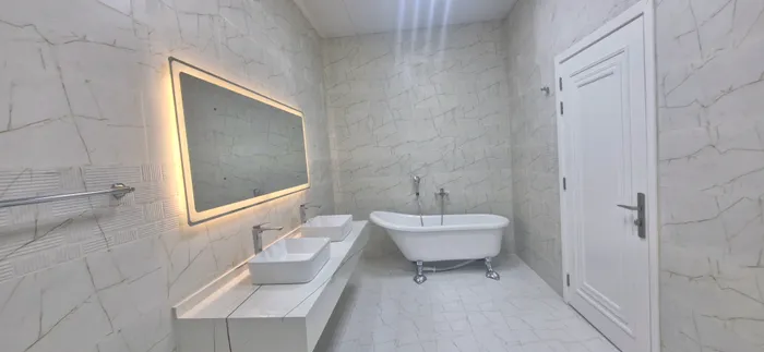 Apartment, room, hall, bathroom and regular kitchen : Image 1