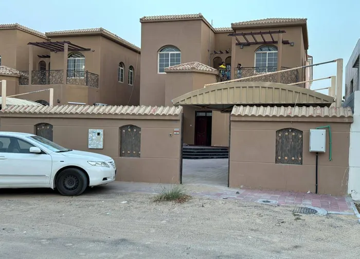 للايجار فيلا في منطقة الروضه مكونه من 5 غرف : Image 1