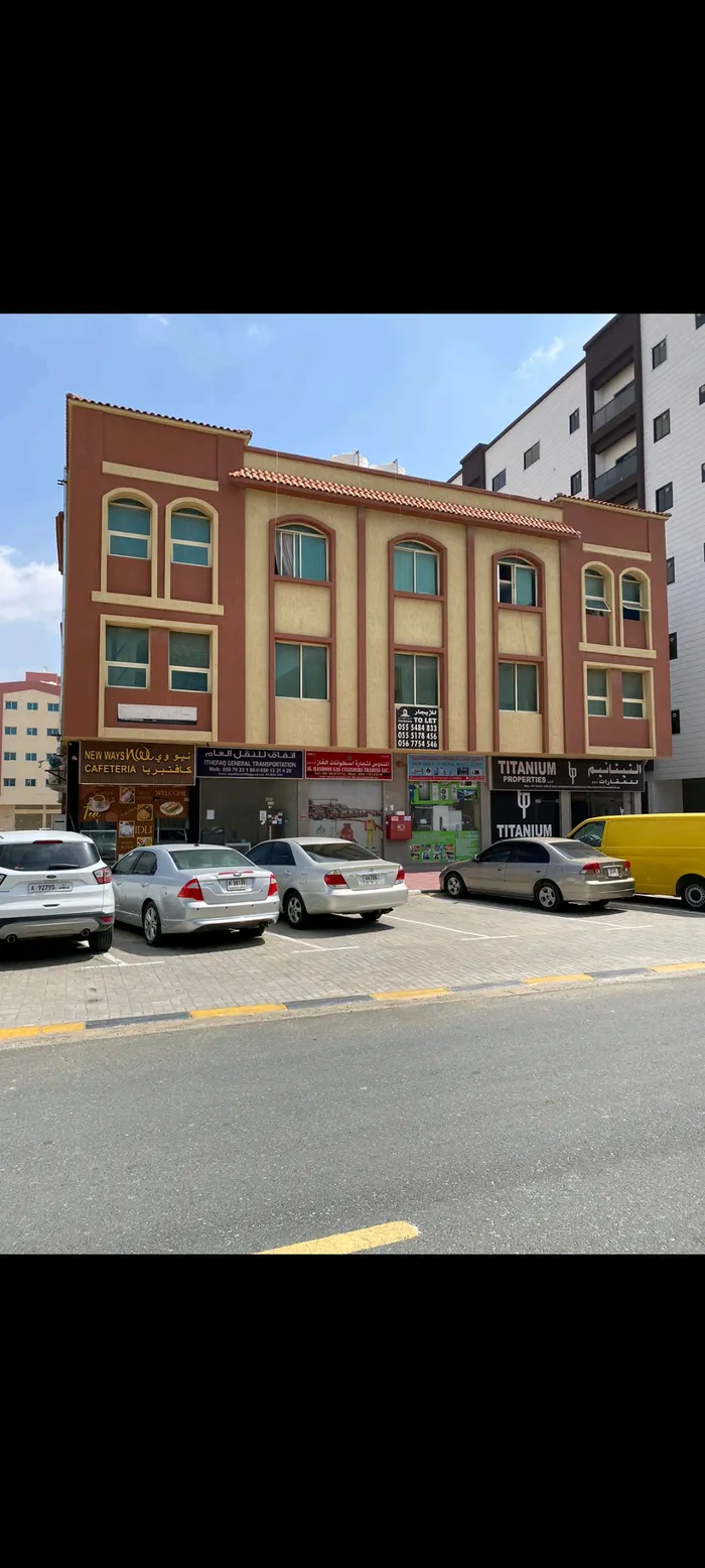 Building for sale in Jerf 16 : Image 1