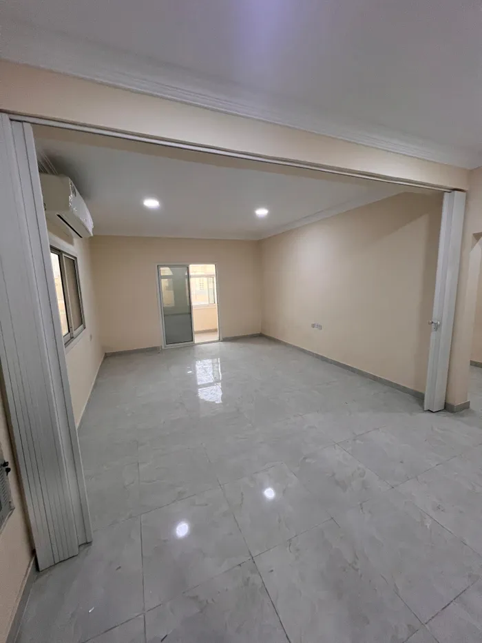 One bedroom apartment and a hall for the first inhabitant for rent in Al-Rawdah 2 : Image 1