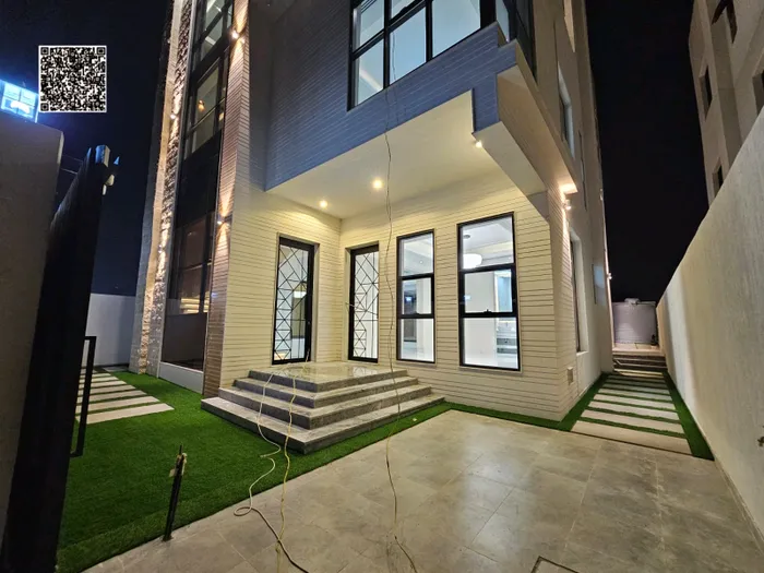 Including registration and ownership fees, two floors and a roof with a swimming pool : Image 1