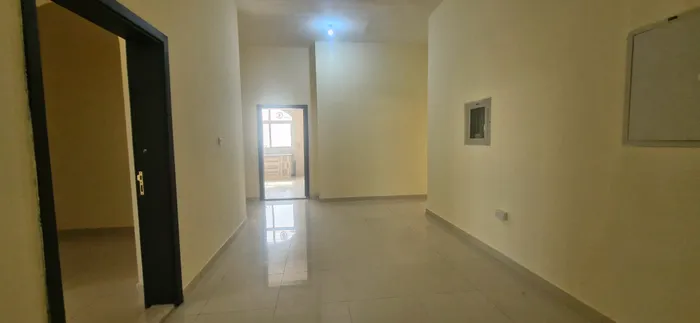 شقه للايجار ٣ غرف و٣ حمام ومطبخ نظامي : Image 1