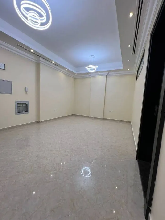 3 rooms for rent in Rawdha 3 with Parkfree : Image 1