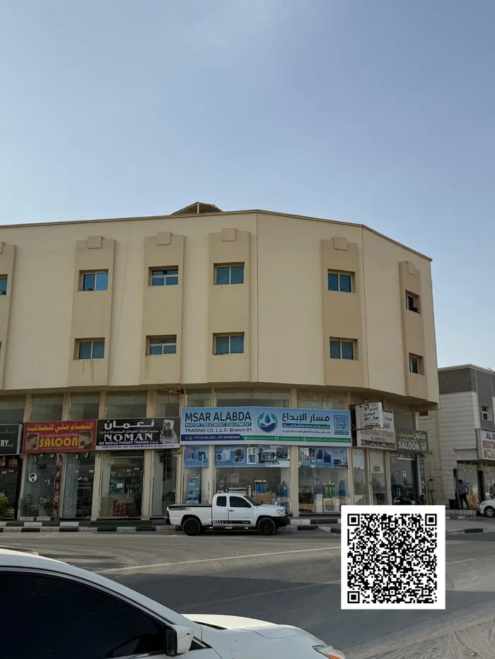 For sale, a luxury residential and commercial building in Ajman : Image 1