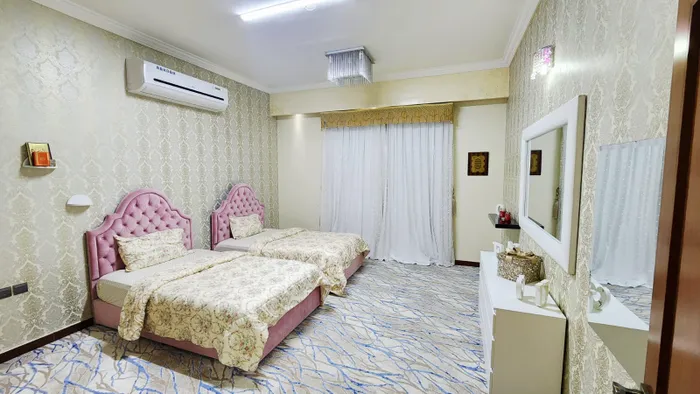 🏡 للإيجار فيلا VIP سكني تجاري – الروضة 2، عجمان  
فيلا مفروشة بالكامل بتشطيبات فاخرة، تصلح كسكن عائلي أو نشاط تجاري راقٍ، في موقع حيوي ومميز.  
💰 الإيجار 160000 درهم شامل الأثاث  
📍 مساحة واسعة وتشطيب مميز  
📲 للتفاصيل والتواصل 0566041604 : Image 1