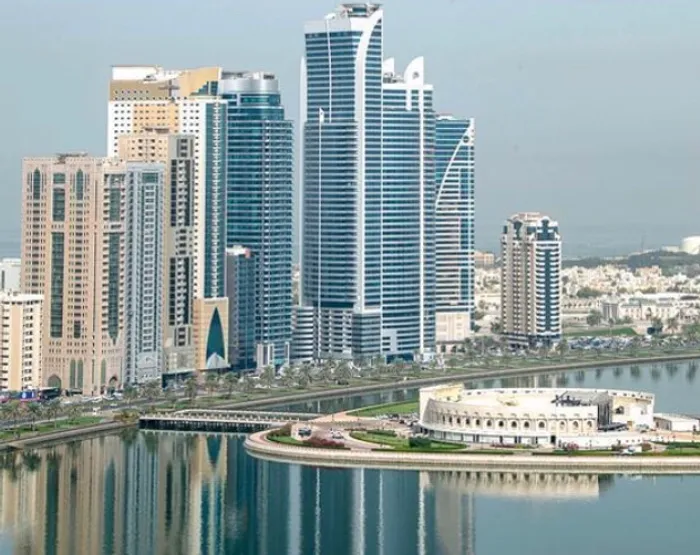 For sale, a tower with a full view of Sharjah Lake : Image 1
