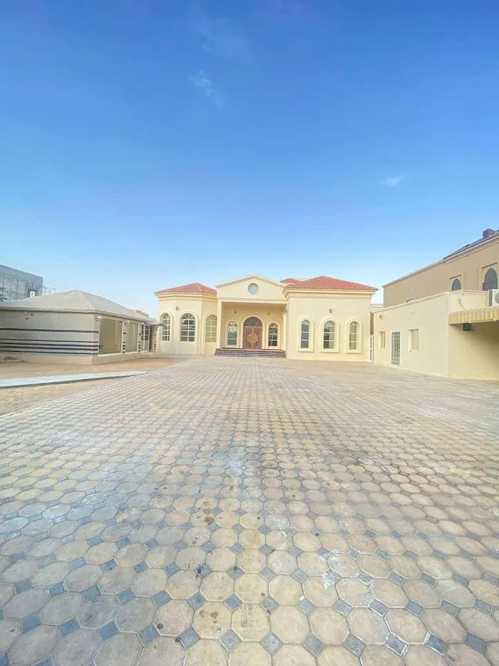 For sale an elegant villa on the corner of two streets in Ajman Al Raqayeb in an exceptional location close to all services : Image 1