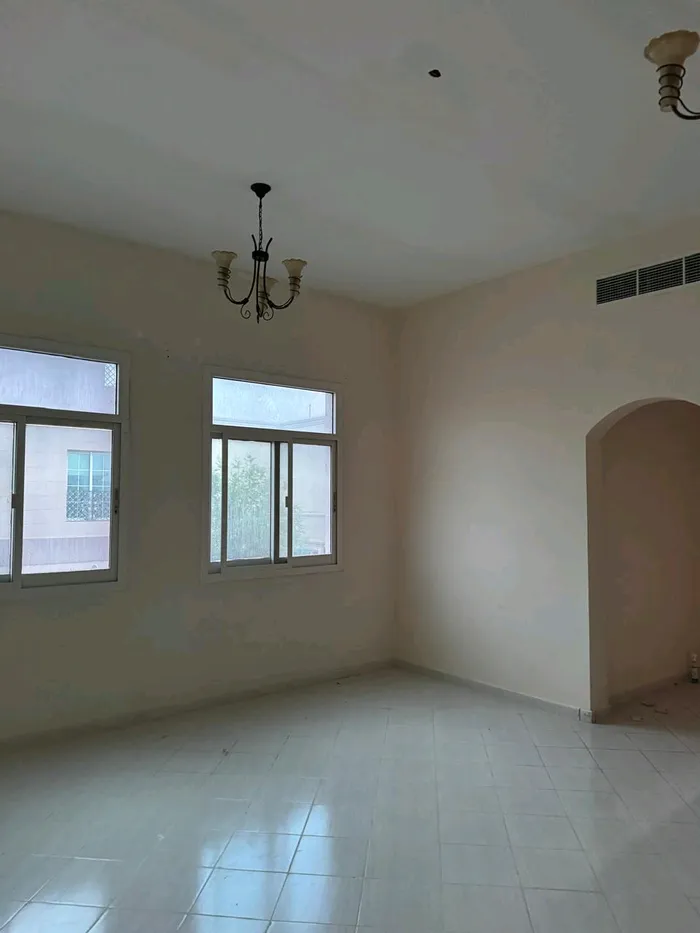 Luxury villa for rent in Al Barsha3 : Image 1