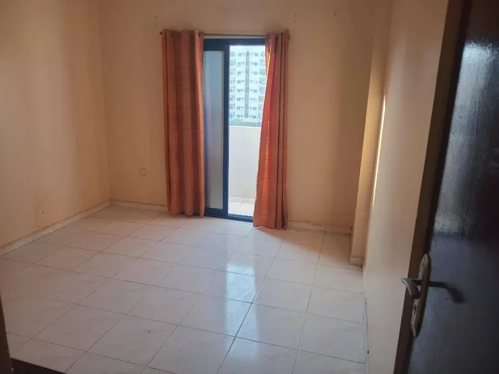 شقة مميزة للعائلات مع بلكونة وباركينج  للإيجار السنوي في البوطينة! 🌟 : Image 1