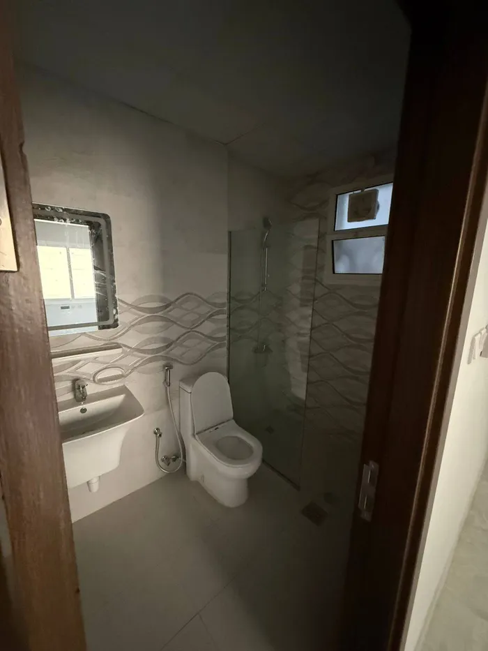 Two rooms and a hall, kindergarten 2, with a balcony, 3 bathrooms, the first resident : Image 1