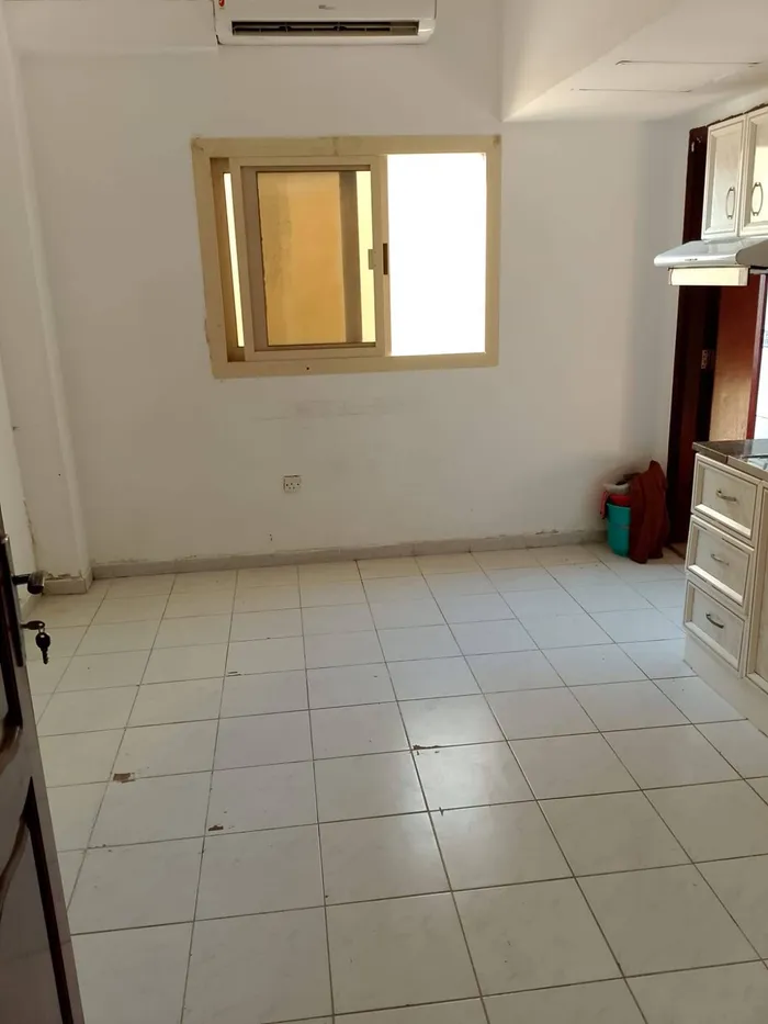✨ A special studio for annual rent in the heart of Al Jubail - Sharjah ✨ : Image 1