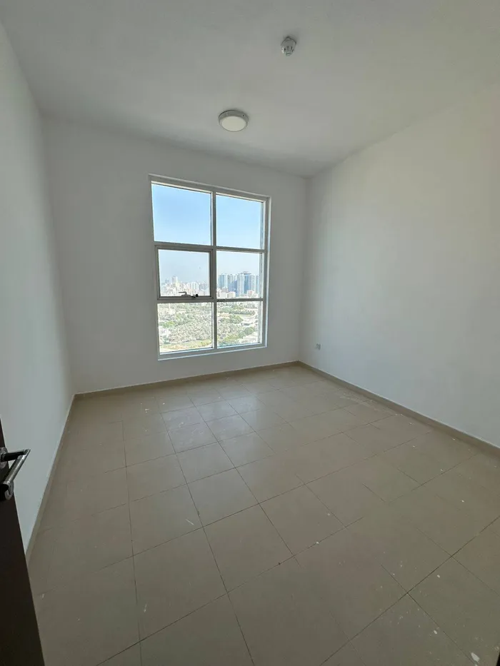 Two rooms and a hall with a balcony, 3 bathrooms, City Tower : Image 1