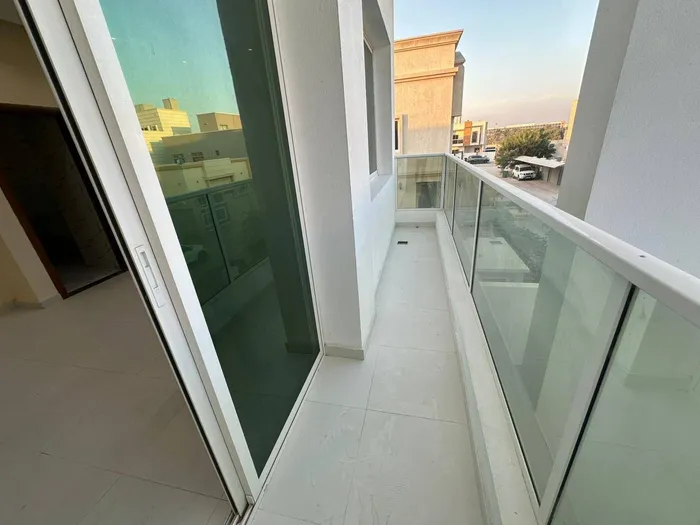 New villa first tenant for rent in Al Yasmeen, Ajman. : Image 1