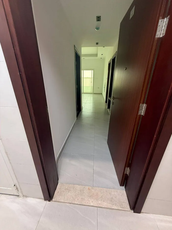 The building of the first resident has a room and a hall and two rooms and a hall in the Amira area : Image 1