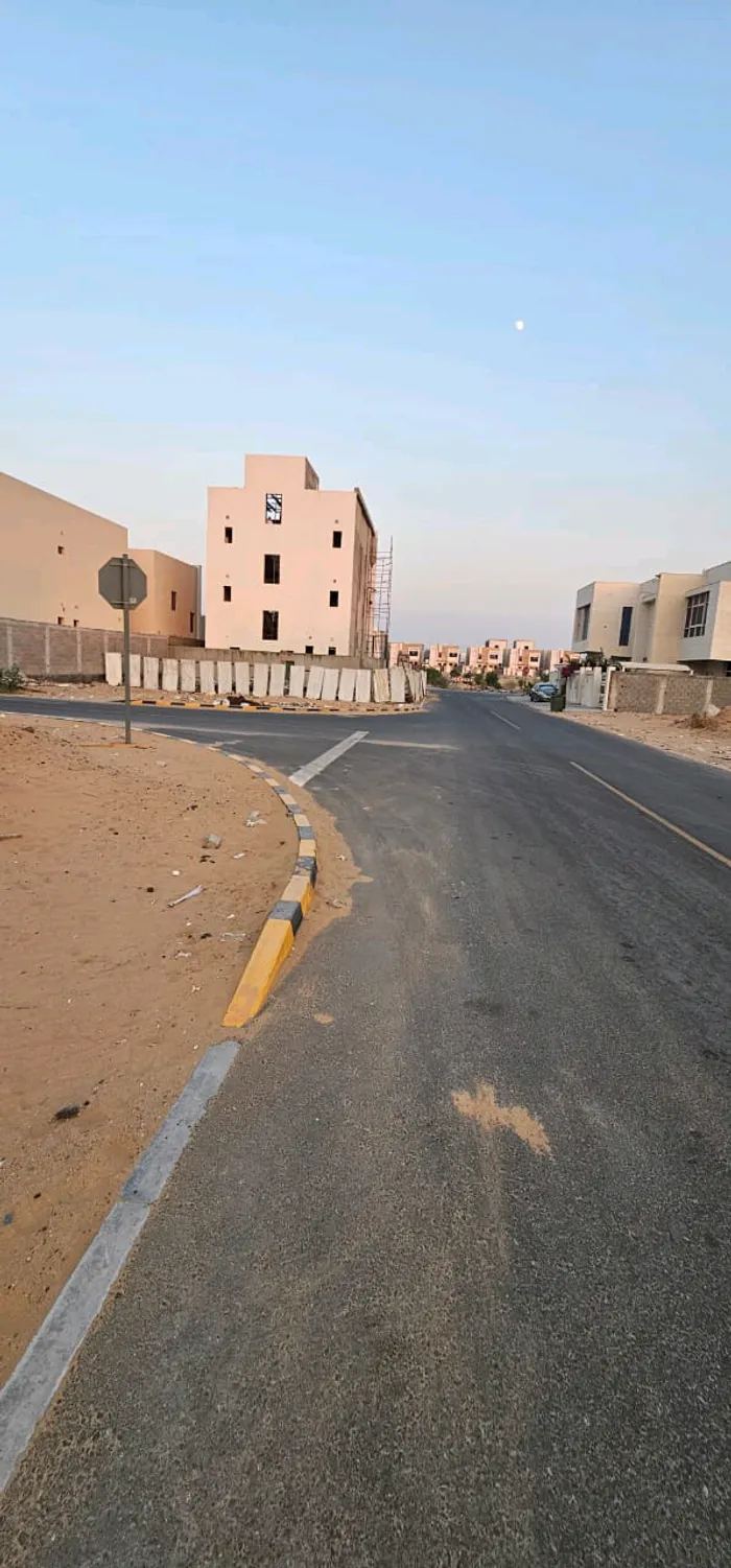 The land of the townhouse is in a great location near the mosque and the main street : Image 1