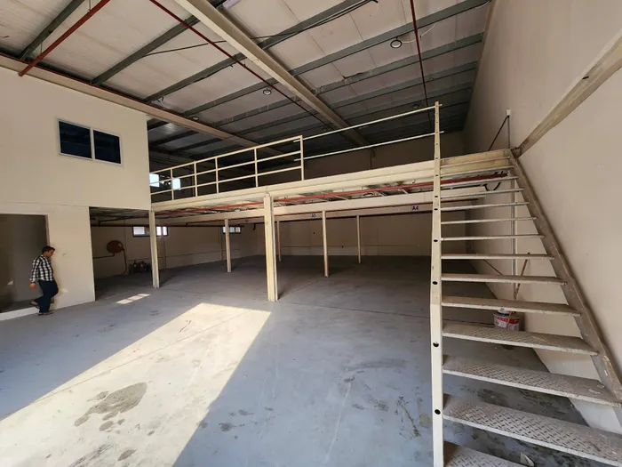 🏭 مستودع مميز للإيجار السنوي في الجرف الصناعية 2 🔹 : Image 1