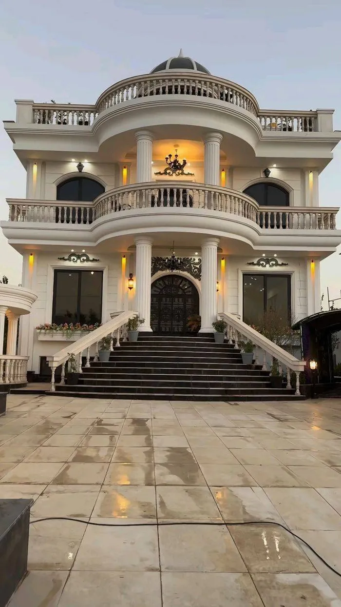 Dream villa in Al Warqa 4 - down payment of only 2.5 million and the rest in installments for 4 years! : Image 1