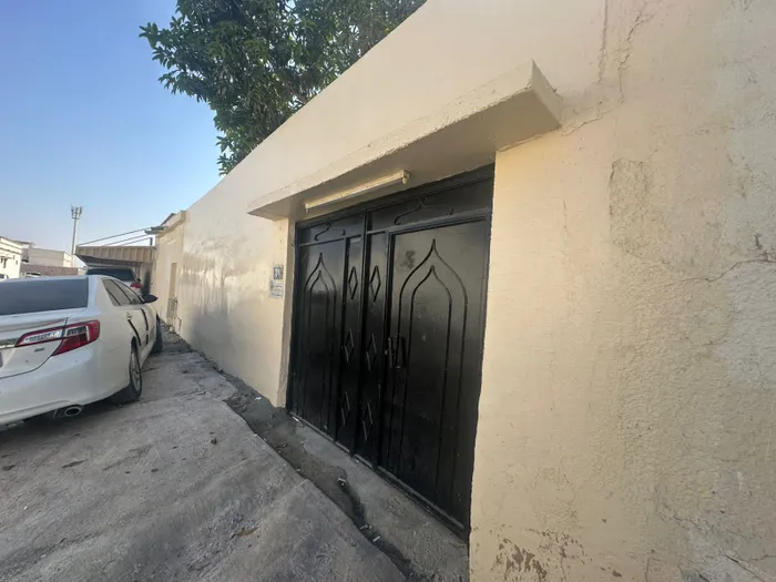 للبيع بيت فى الشارقة منطقة  الصبخة بسعر 450 الف تمليك خليجى : Image 1