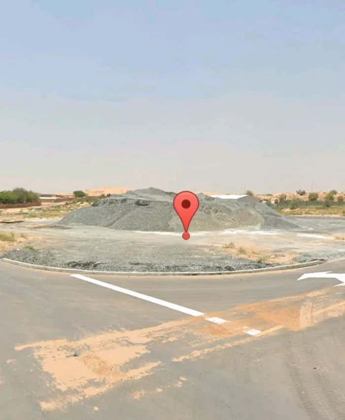 Residential land for villas on the corner of two streets and a fourth section of the main street : Image 1