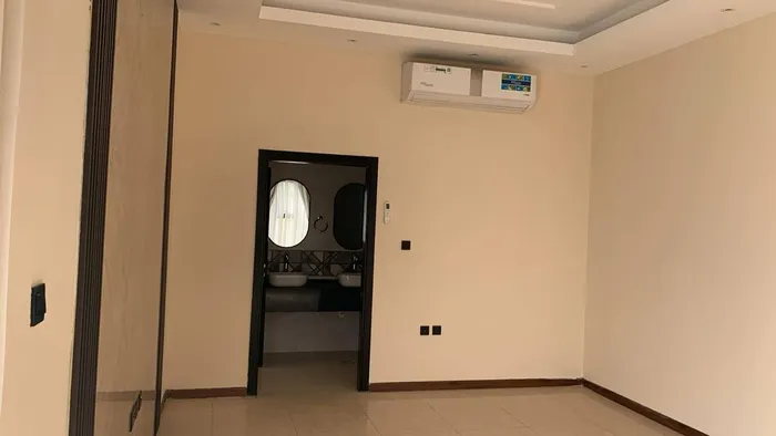 🏡 For sale: a completely new 6-bedroom villa in Al Zahia - Ajman ✨ Property Details: • Location: Al Zahia, Ajman • Area: 3,620 square feet • Number of rooms: 6 master bedrooms • Majlis: majlis and lounge with dining room • Maid's room: available • Ai : Image 1