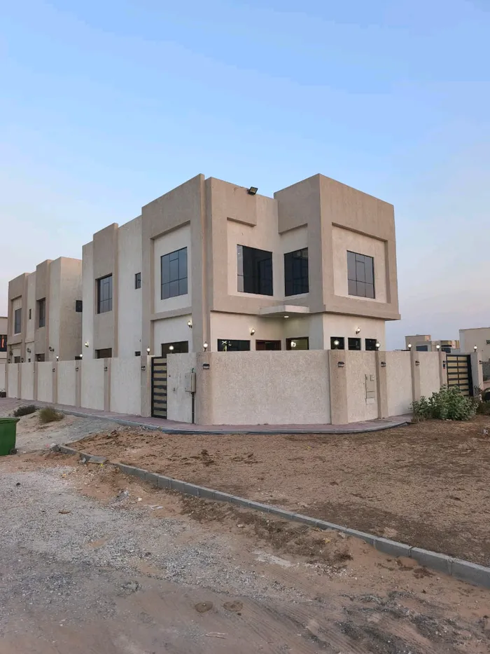 New second-resident villa for rent in Al Zahia : Image 1