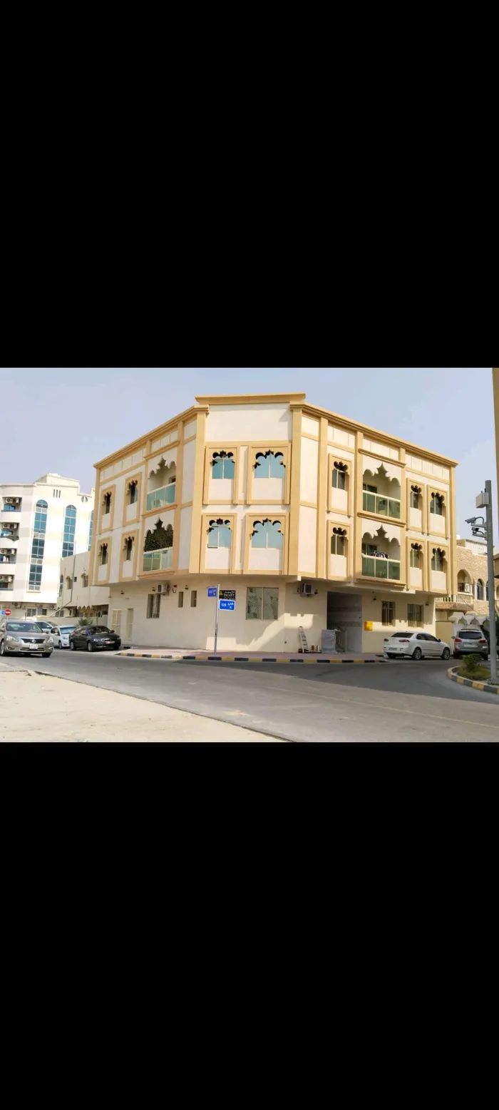 شقه غرفه وصاله مع بلكون تاني ساكن ببنايه جديده بالنعيميه 2 : Image 1