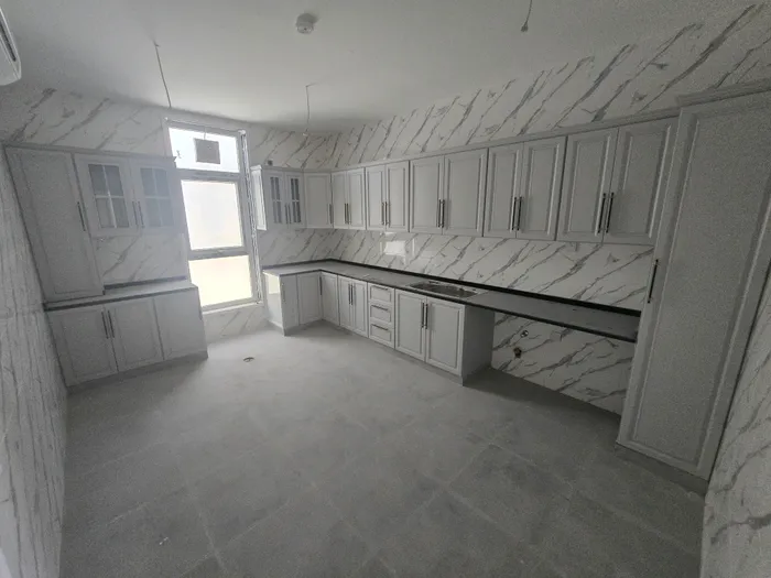 شقه ٣ غرف وصاله بمدينه الشامخه ساكن اول : Image 1