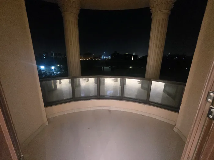 ٣ غرف وصاله مع بلكونه ساكن اول بمدينه خليفه : Image 1