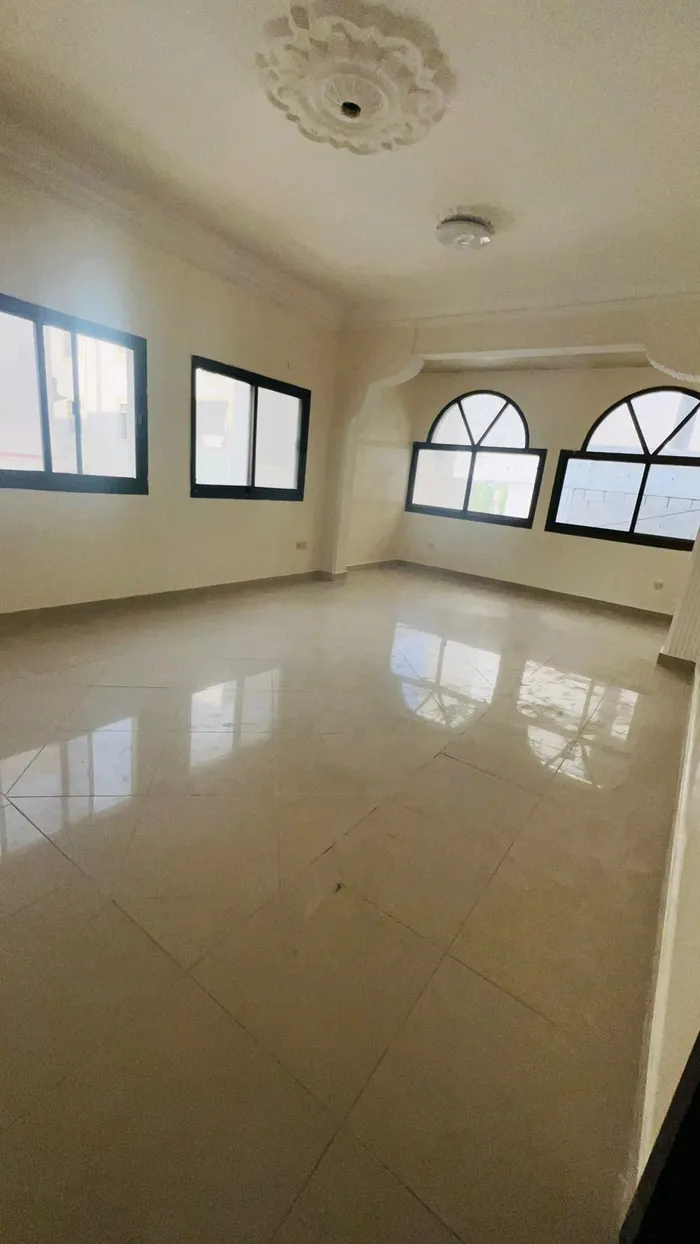 شقه 3غرف وصاله مع 3حمام وبلكون للايجار السنوي بالنعيميه 3 : Image 1