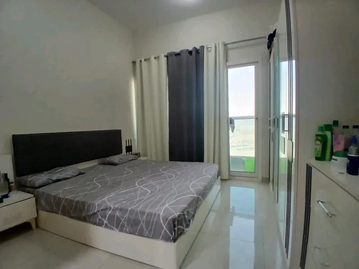 للإيجار شقة غرفتين و صالة مفروشة شهري في عجمان منطقة مدينة الإمارات في برج جلف : Image 1