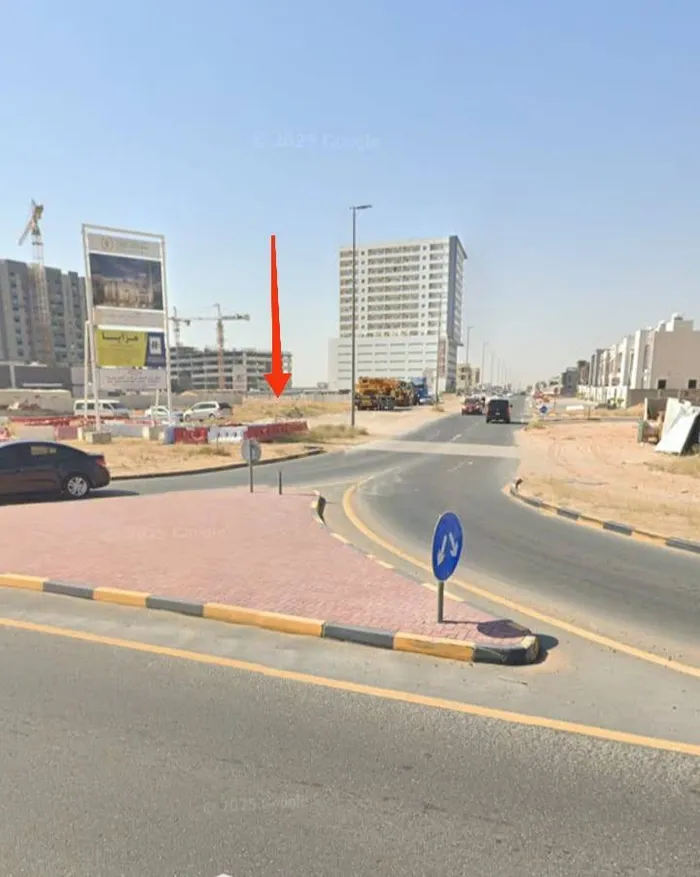 فرصة نادرة للإستثمار وامتلاك ارض تجارية بموقع مميز علي الشارع العام بعجمان : Image 1