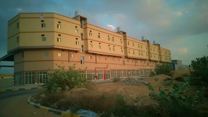 فرصتك لامتلاك مشروع صناعي بدخل ممتاز بام القيوين : Image 1