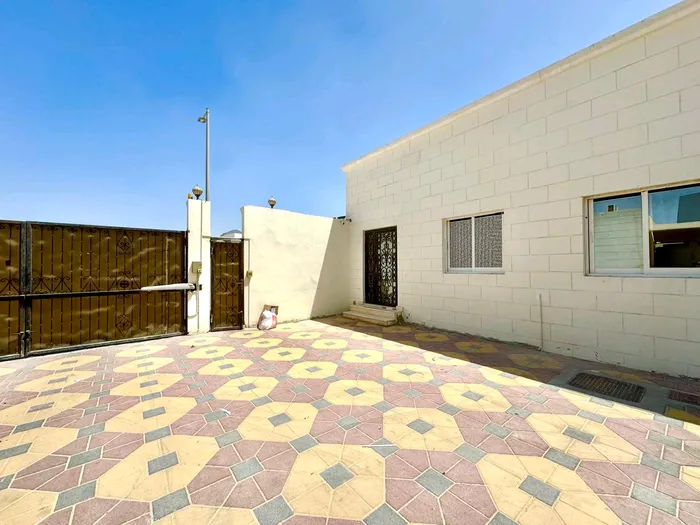 غرفه وصاله مدخل خاص للايجار المفروش بمدينة الرياض (جنوب الشامخه) موقع مميز قريب من الخدمات. : Image 1