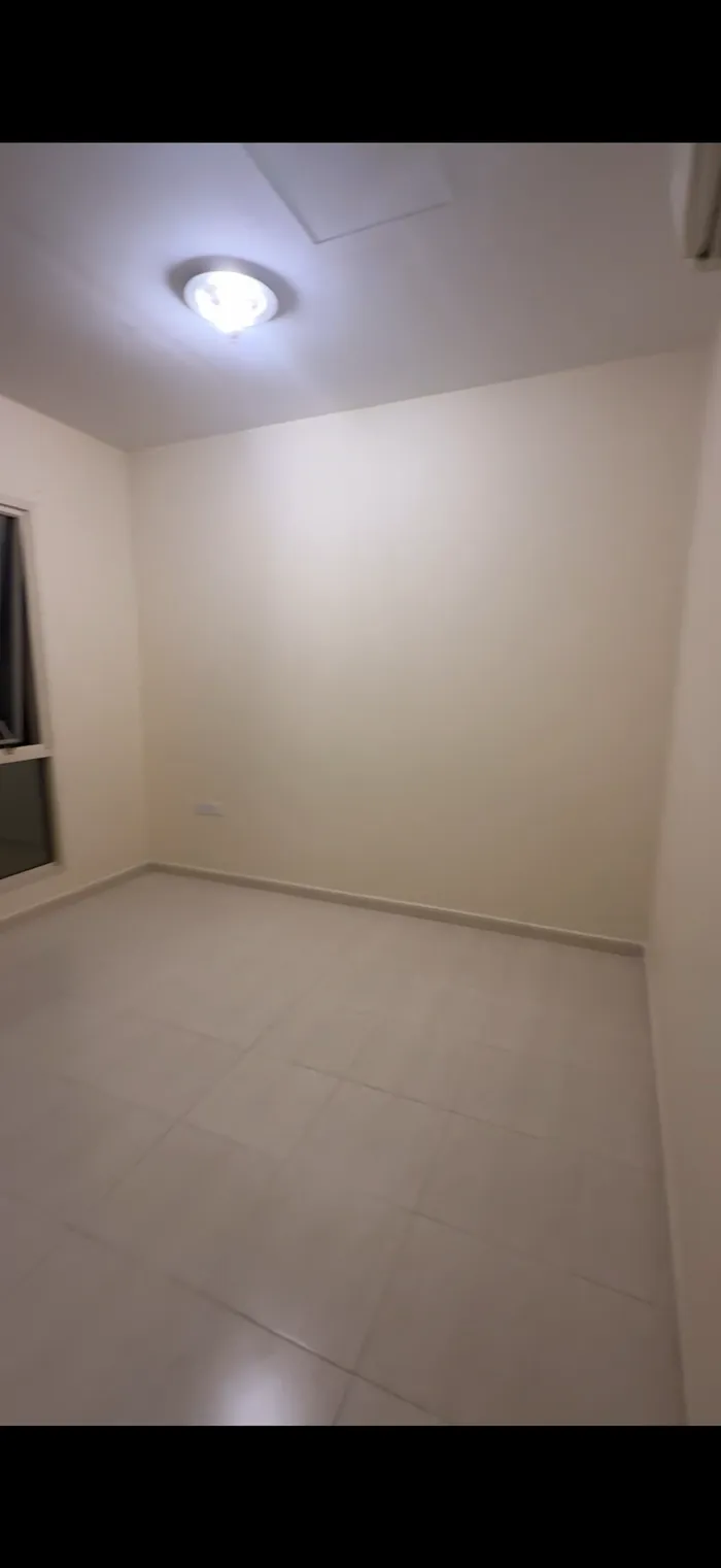 للبيع مجمع سكني في النيادات على الشارع : Image 1