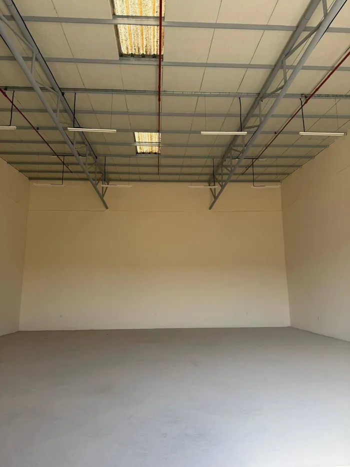 A complex of warehouses and shops in Umm Al Qaiwain for annual rent : Image 1