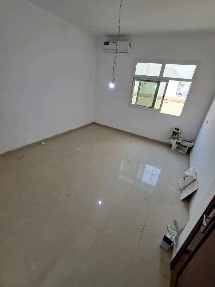 studio flat for rent inside Abu Dhabi : Image 1