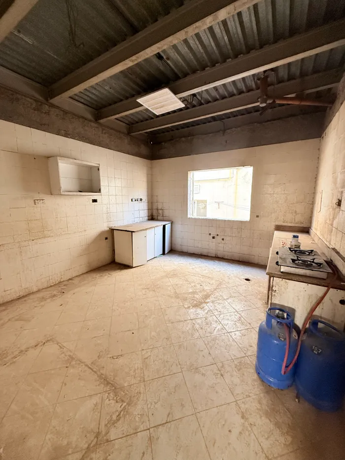 سكن عمال للإيجار في مزيد, العين : Image 1