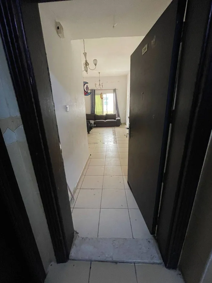 A one-bedroom apartment with a balcony, a separate hall, a large area. The address is Al Nuaimiya in Ajman, close to the exit of Dubai and Sharjah. A one-bedroom apartment with a bathroom, a balcony, a separate living room, and a large area. Located  : Image 1