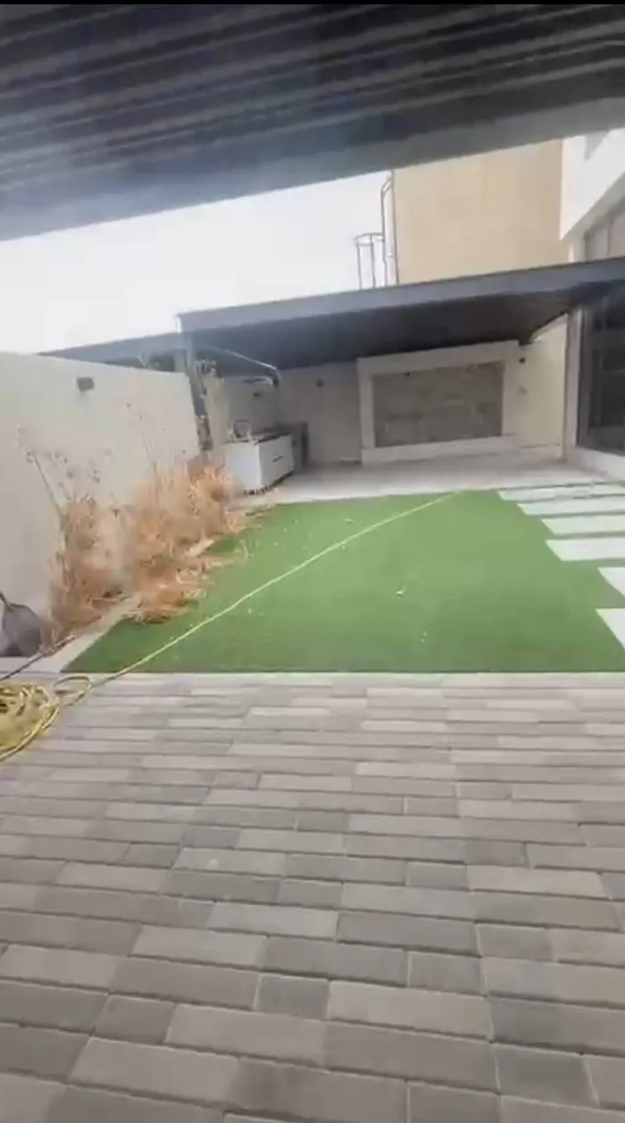 🏡فيلا فاخرة  للبيع في منطقة الحوشي، أول ساكن🏡 : Image 1