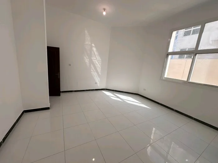 شقة للإيجار في مدينة شخبوط, ابوظبي : Image 1