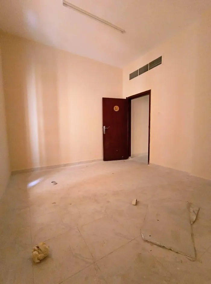 شقة للإيجار السنوي – الراشدية 1 (قرب الميناء) : Image 1