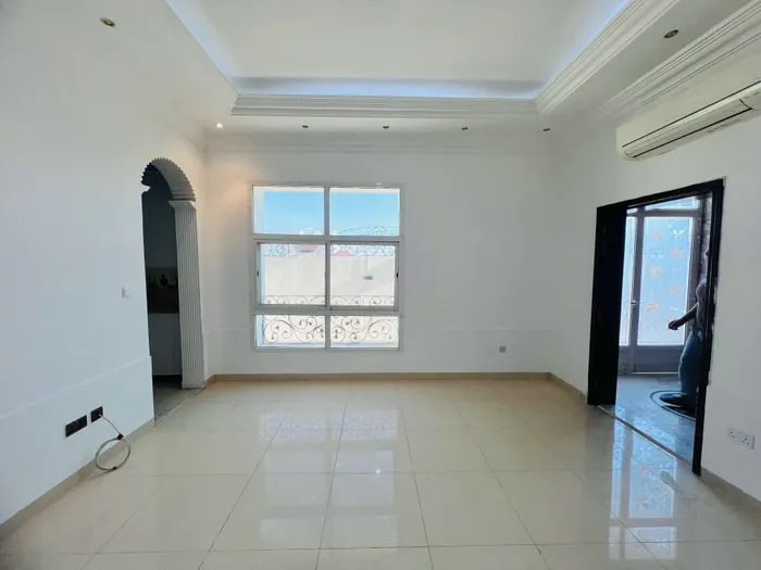 غرفه وصاله بني ياس شرق 7 : Image 1