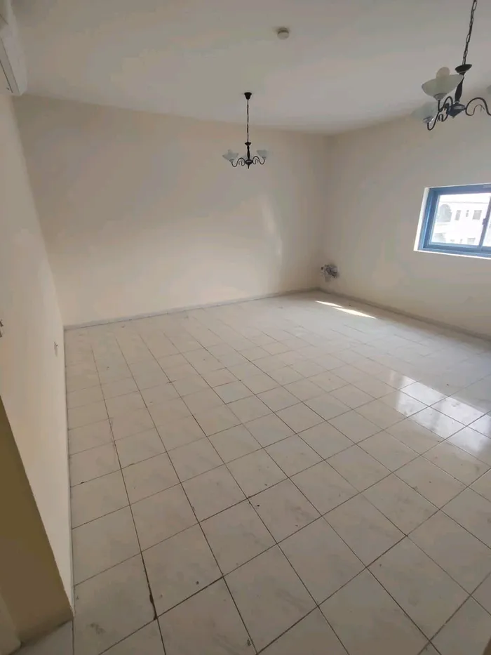Two rooms and a hall : Image 1