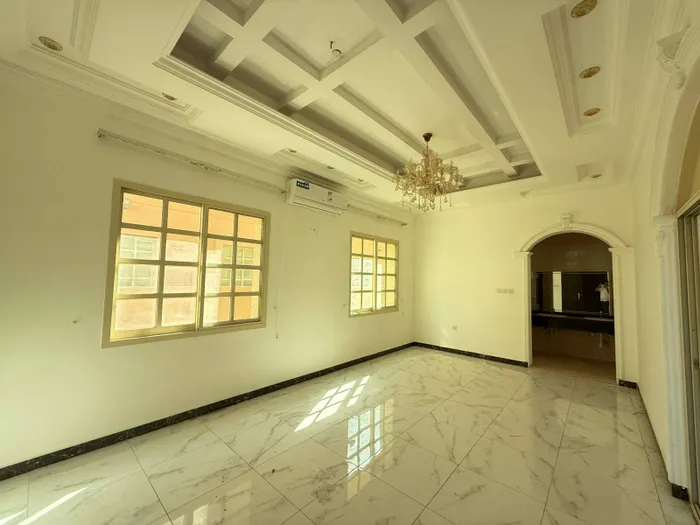 فيلا للبيع بعجمان منطقة الروضة 1 بسعر مناسب جدا فقط 2 مليون درهم : Image 1