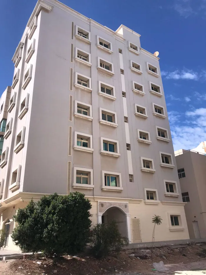 🏢💎 بناية للبيع – فرصة استثمارية مميزة في القليعة بدخل 9 % 💎🏢 : Image 1