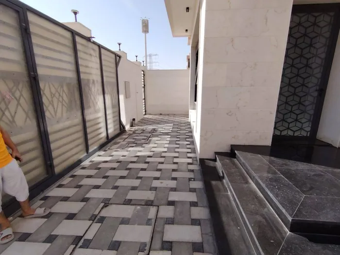 فيلا فاخرة للبيع موقع مميز وتصميم حديث : Image 1