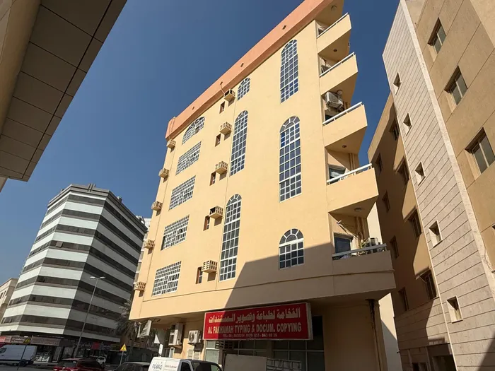 🏢 بناية تجارية مميزة للاستثمار في المصلي _ الشارقة  مع عائد ممتاز✨ : Image 1