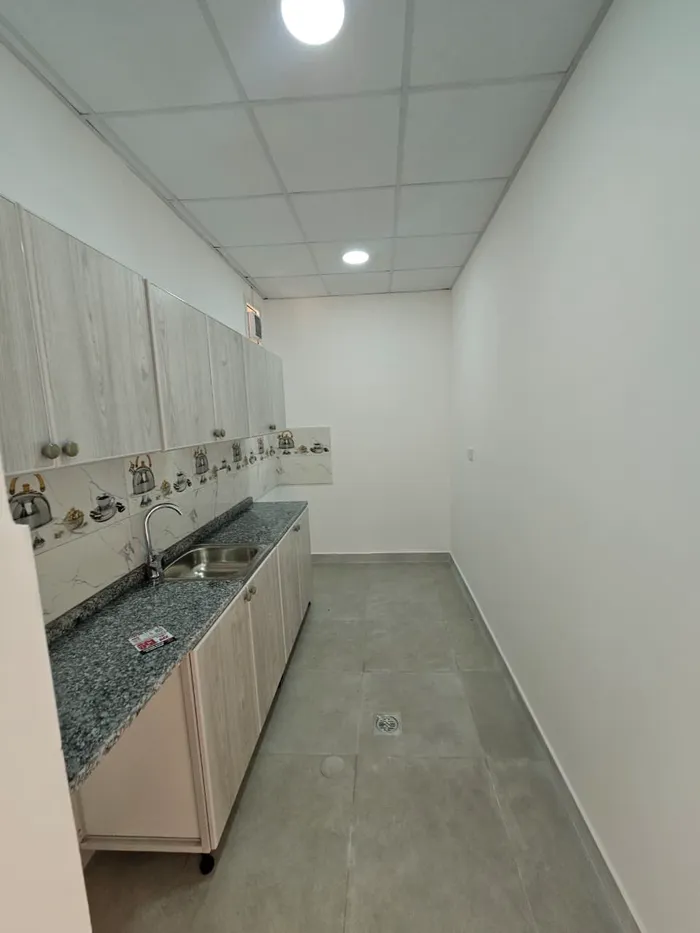 اول مدينه الرياض 📍غرفه وصاله مع بلكون كبير 
مساحه ممتاز تشطيب ممتاز 
شامل مياه كهربا صيانه بركين
للتواصل 0501585928
0️⃣5️⃣0️⃣1️⃣5️⃣8️⃣5️⃣9️⃣2️⃣8️⃣ : Image 1