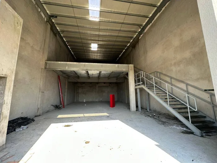 Warehouse complex : Image 1